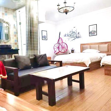 Fenghuang Little Bear Family Guest House Bagian luar foto