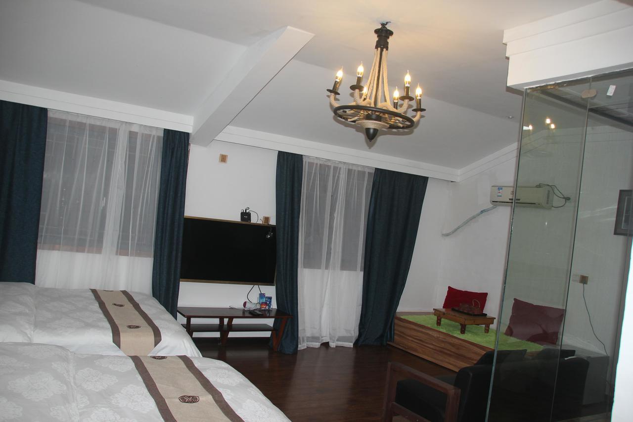 Fenghuang Little Bear Family Guest House Bagian luar foto