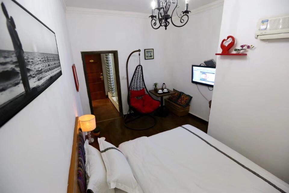 Fenghuang Little Bear Family Guest House Bagian luar foto