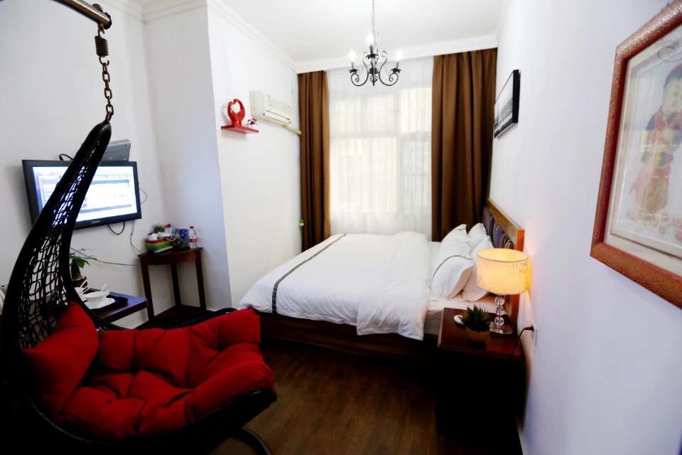 Fenghuang Little Bear Family Guest House Bagian luar foto
