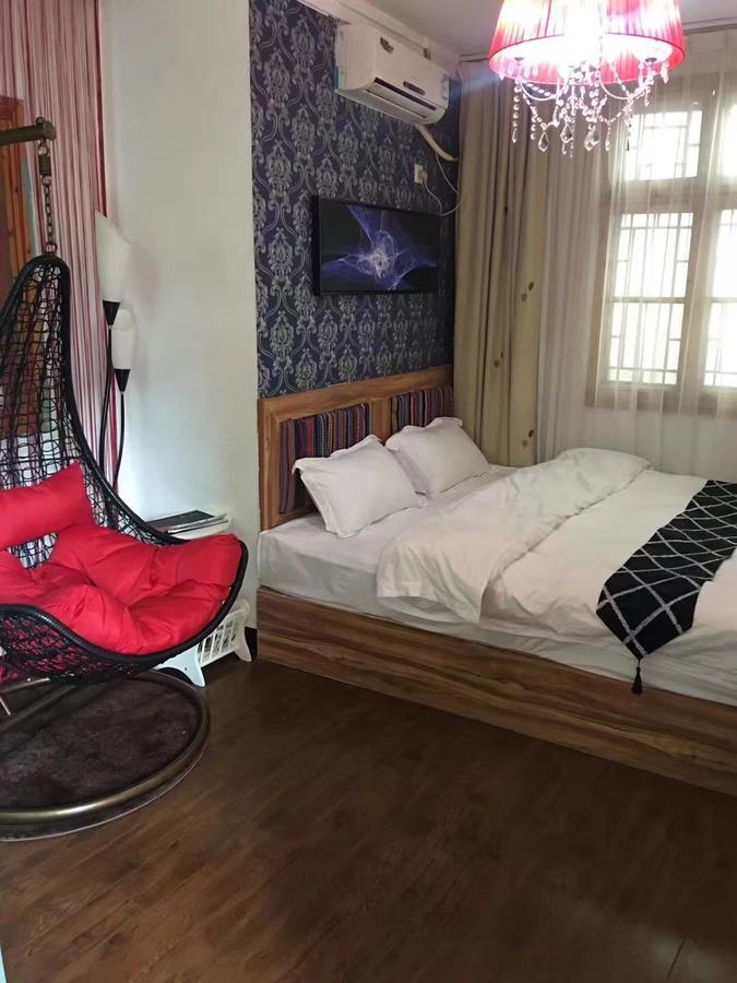 Fenghuang Little Bear Family Guest House Bagian luar foto