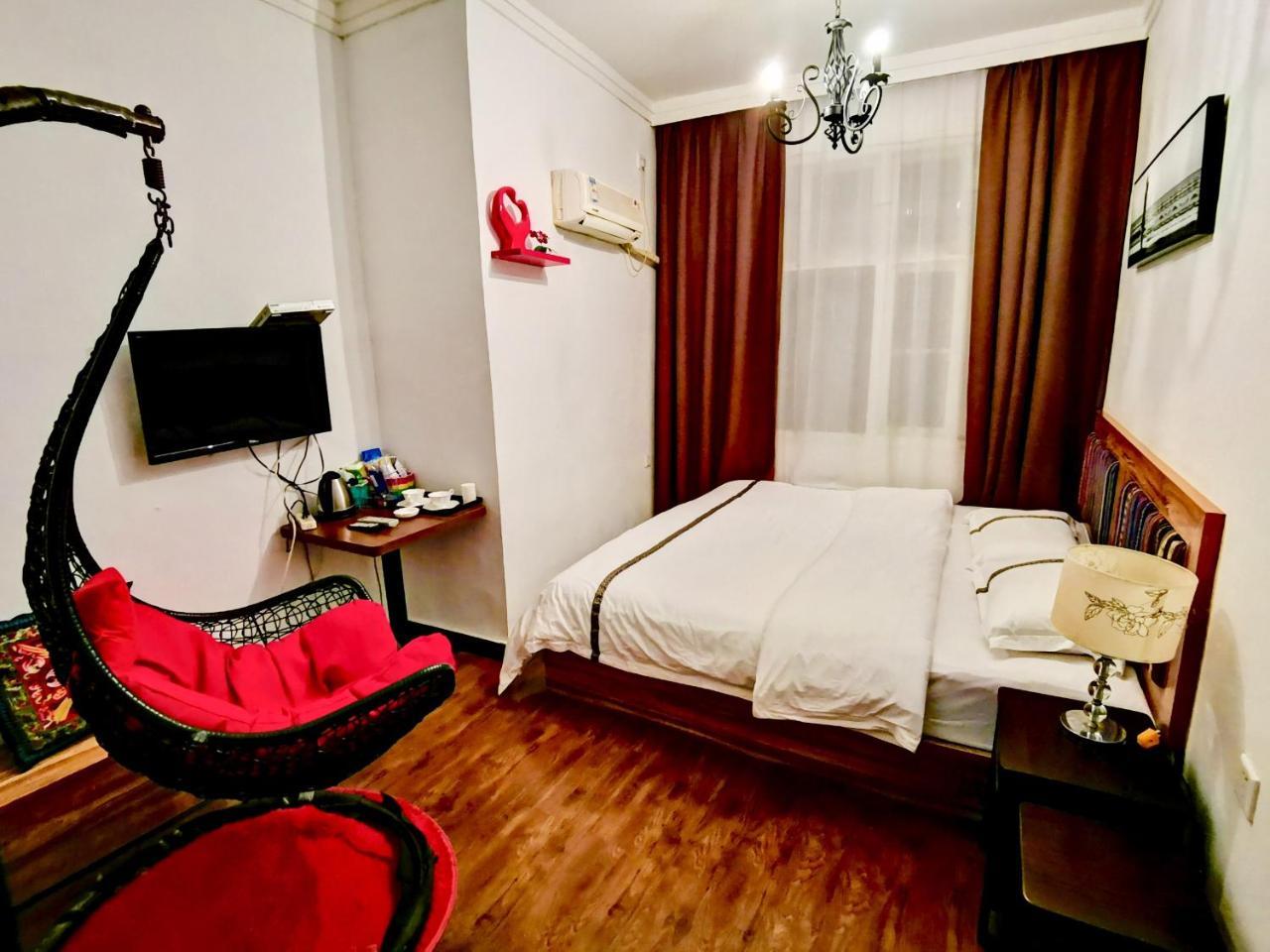 Fenghuang Little Bear Family Guest House Bagian luar foto