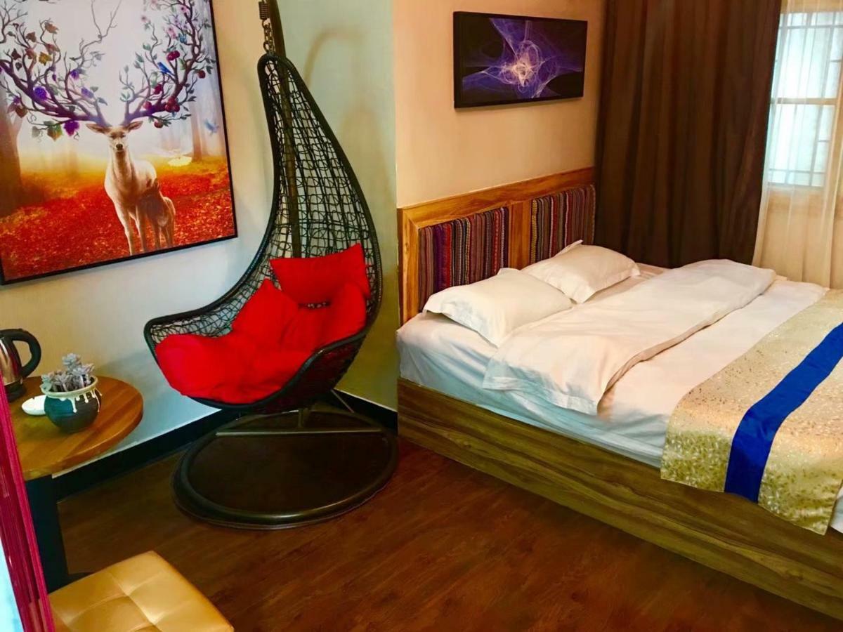 Fenghuang Little Bear Family Guest House Bagian luar foto