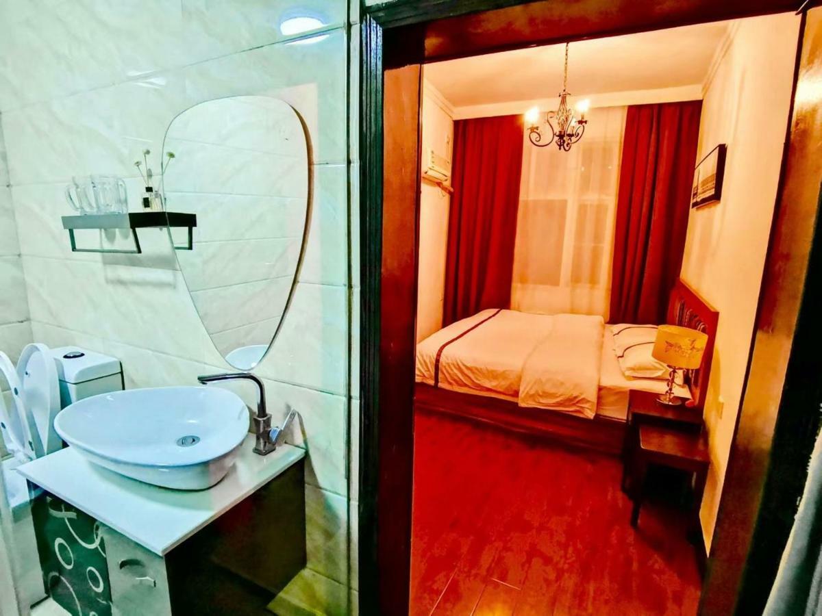 Fenghuang Little Bear Family Guest House Bagian luar foto