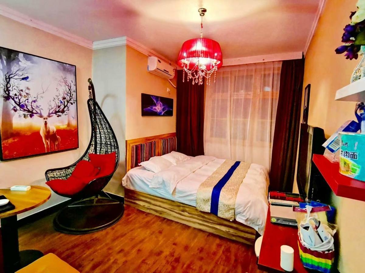 Fenghuang Little Bear Family Guest House Bagian luar foto