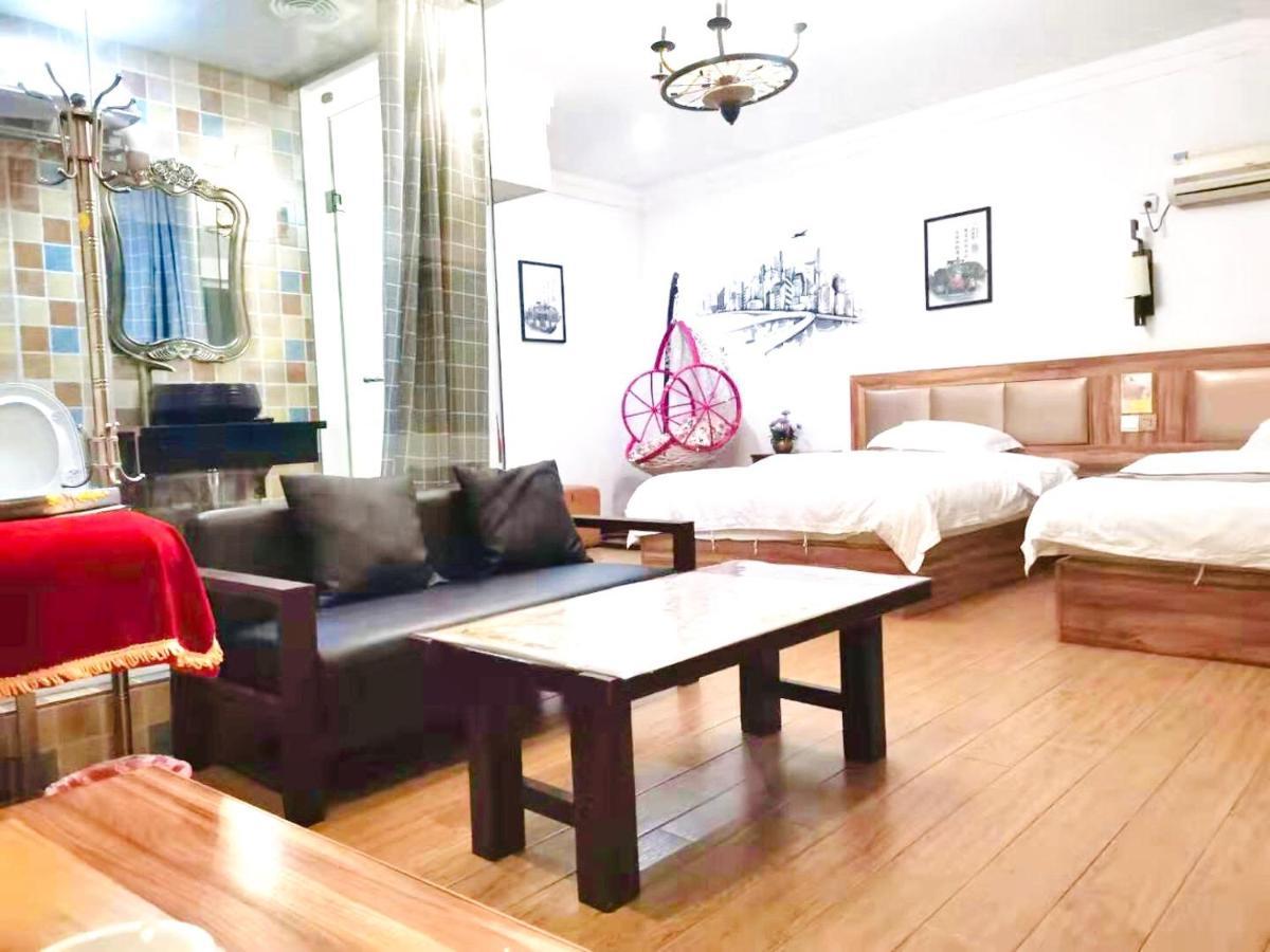 Fenghuang Little Bear Family Guest House Bagian luar foto
