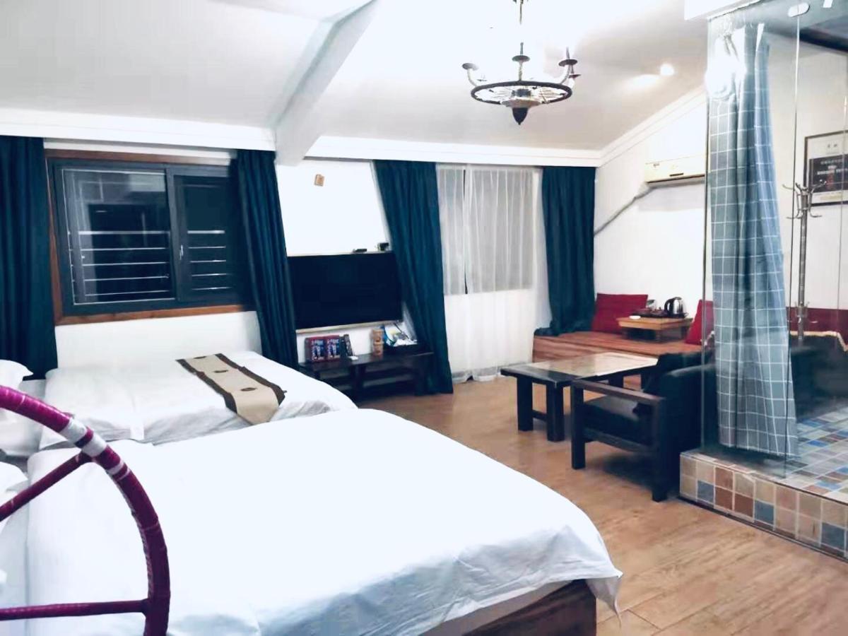Fenghuang Little Bear Family Guest House Bagian luar foto