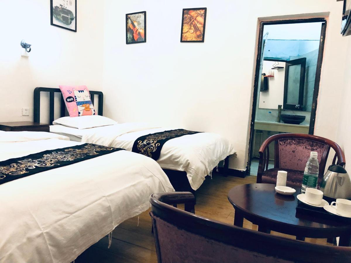 Fenghuang Little Bear Family Guest House Bagian luar foto