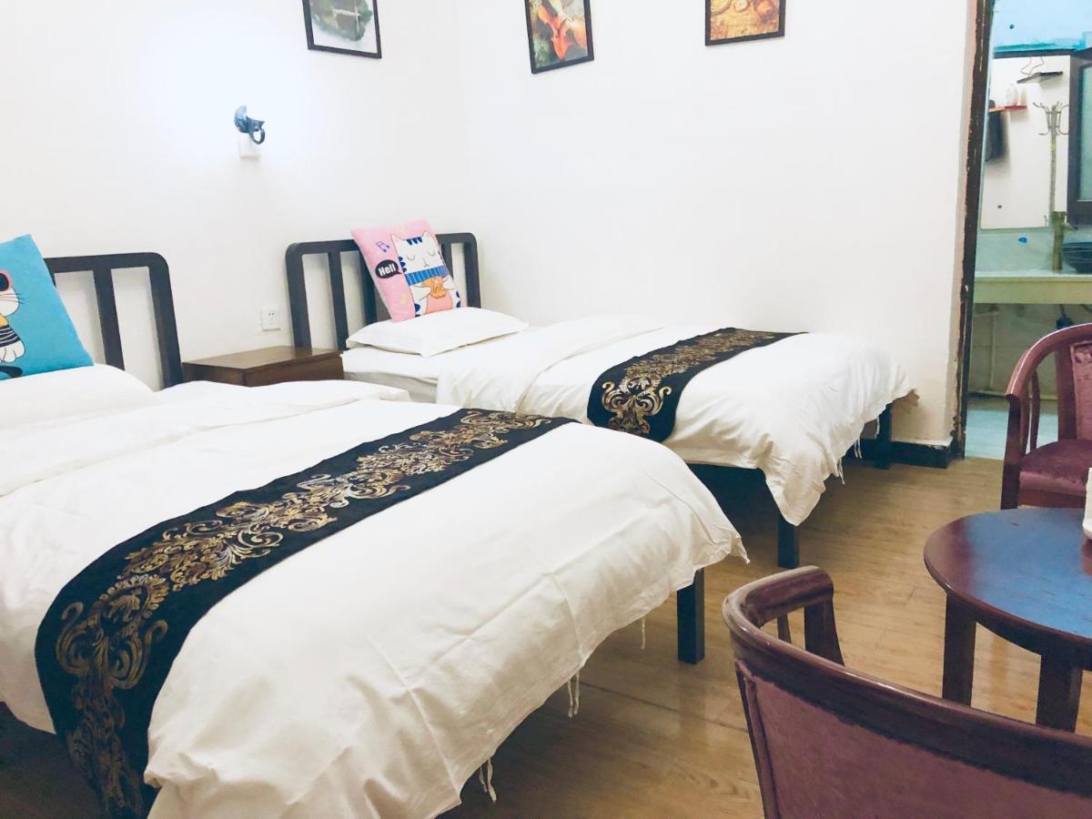 Fenghuang Little Bear Family Guest House Bagian luar foto