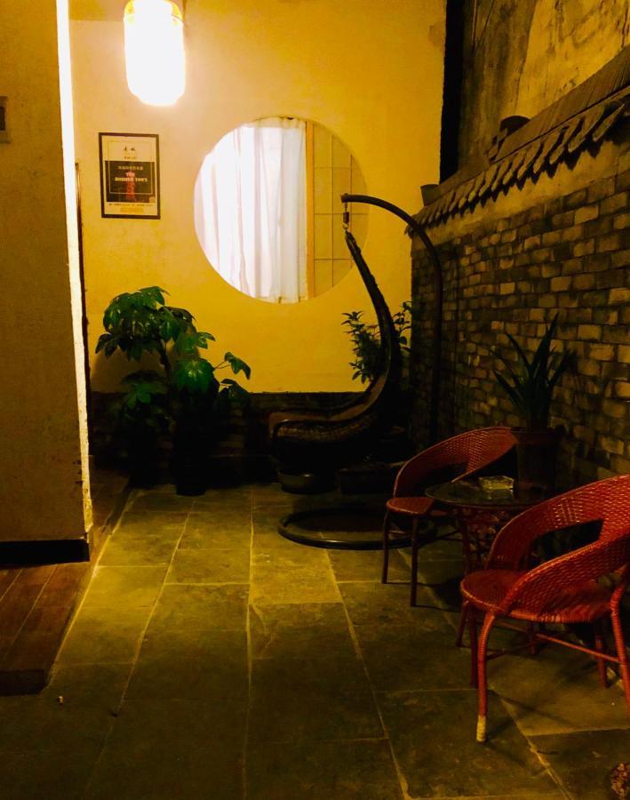 Fenghuang Little Bear Family Guest House Bagian luar foto