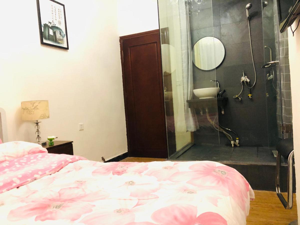 Fenghuang Little Bear Family Guest House Bagian luar foto